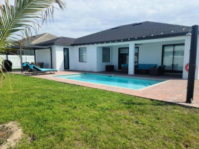 Casa Sevilla, heated pool, sleeps 9, 4B3B